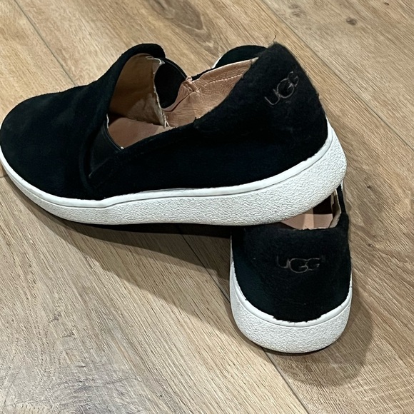 UGG Cahlvan Black Suede Slip-On Sneakers with Sherpa Detail Women’s size 8 - Picture 4 of 8